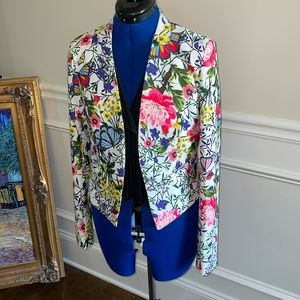 NWOT Women’s Blazer long sleeve floral print with butterflies white lining.
